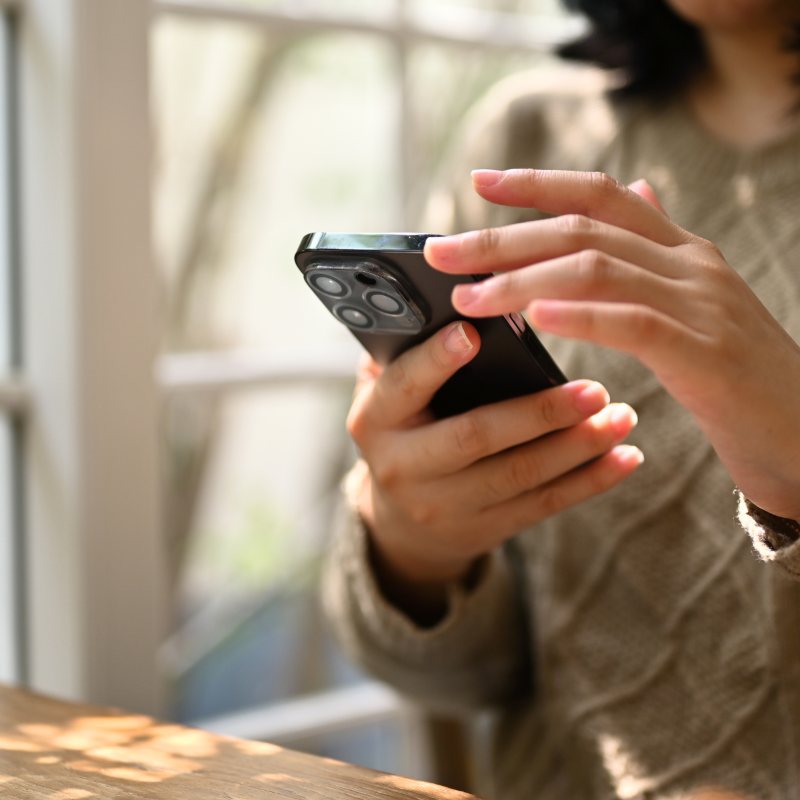 Customer messaging from her phone